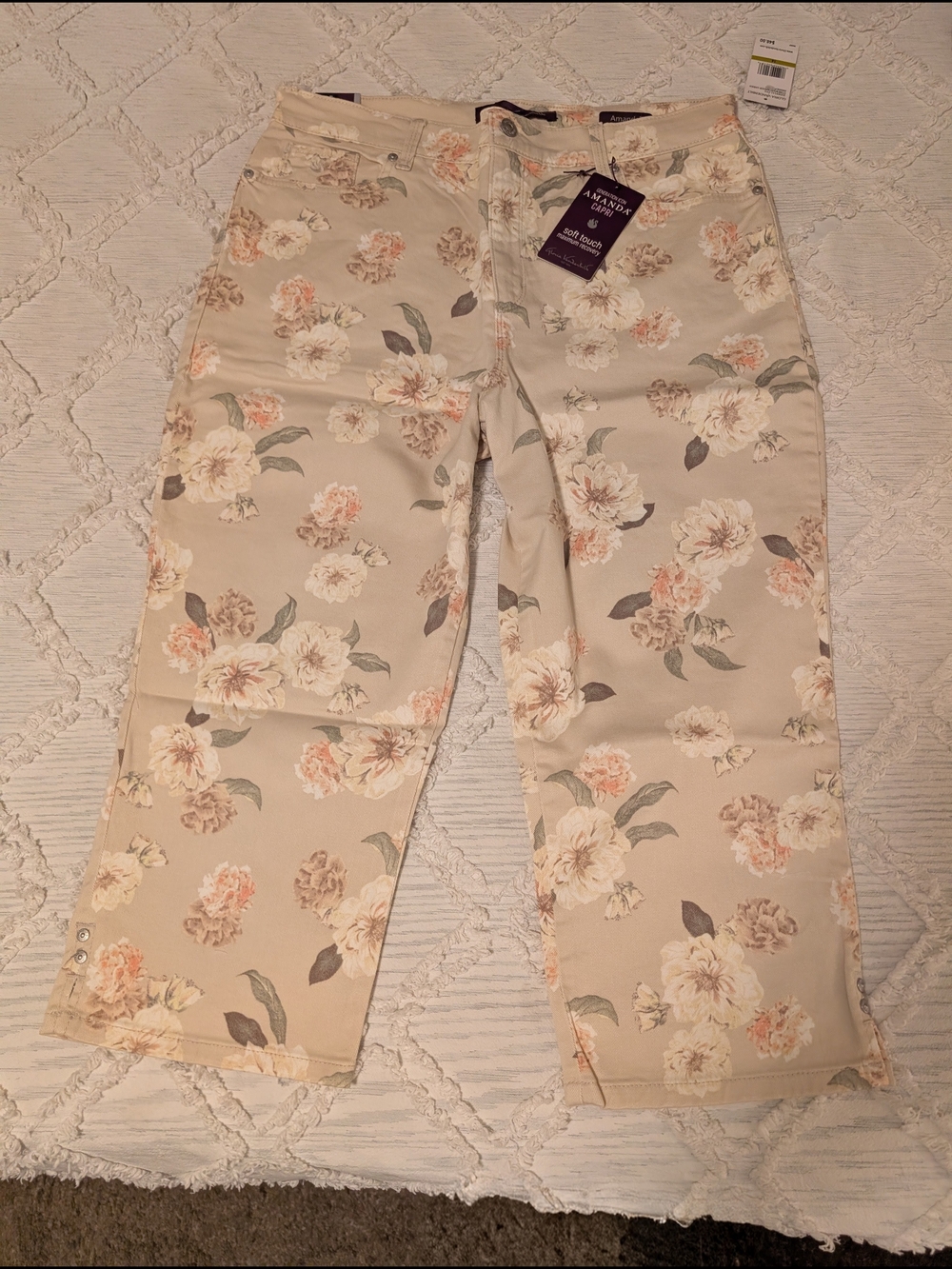 Gloria Vanderbilt Amanda Floral Beige Capri Pants Size 14 NWT